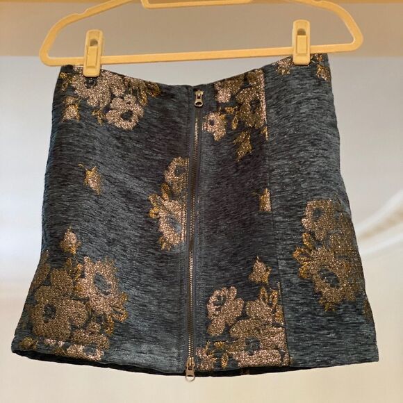 Mini Skirt - Picture 2 of 4